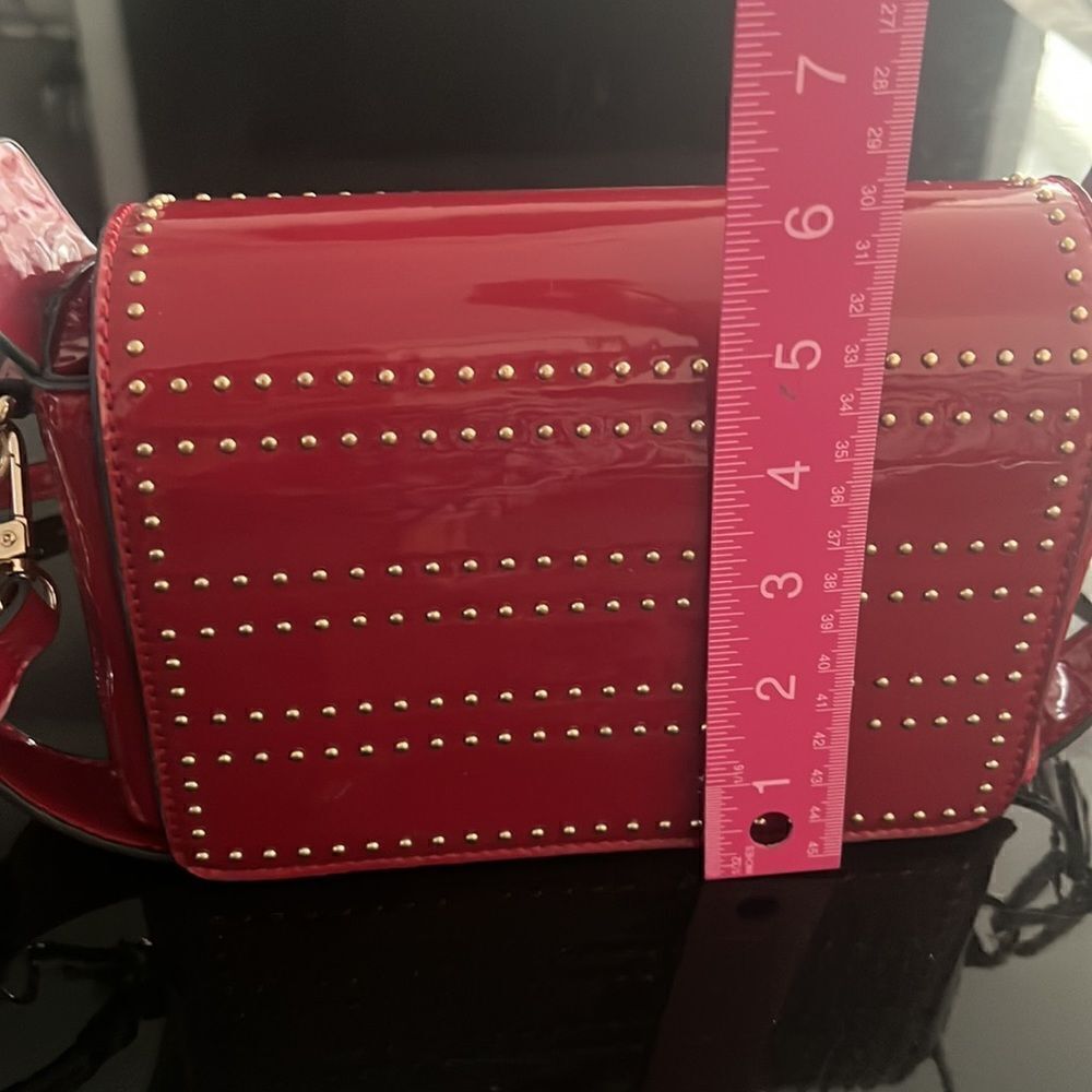 Like New beautiful vegan red pattern crossbody bag - Picture 10 of 11